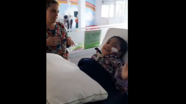 Video: la emoción de Georgina que, con 10 años, estuvo uno internada en Neuquén