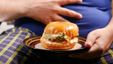 Un estudio comparó las respuestas al azúcar y las grasas de personas con un marcado exceso de peso y otras más delgadas. Foto de Towfiqu barbhuiya en Unsplash. 