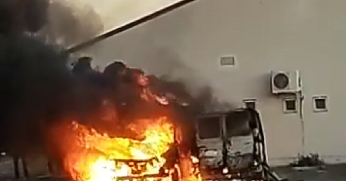 Se incendian dos ambulancias en el Hospital de Cipolletti thumbnail