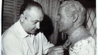 "Hombre íntegro, nunca se dejó amedrentar durante la dictadura", rescató José Morales García en la biografía del artista.