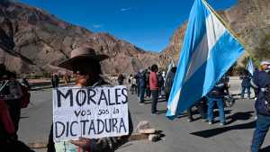 Qué pasó en Jujuy: una turista murió mientras estaba varada en un corte de ruta