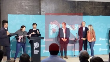 Video: tensión y reclamo a Kicillof, «en el hospital no hay pediatras, las escuelas se caen a pedazos»