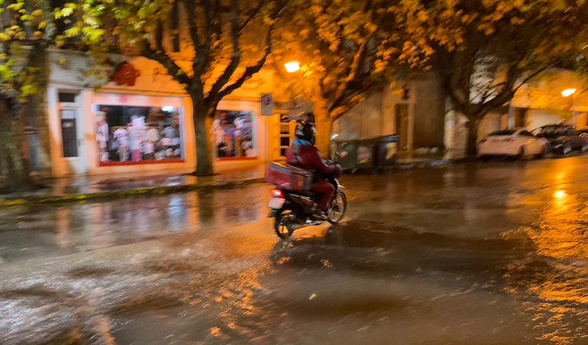 Las precipitaciones afectaron distintas zona Neuquén capital. (Foto: Rodrigo Ramírez)