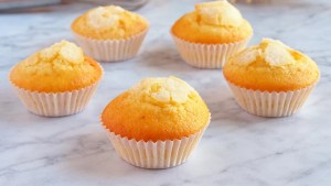 Un paso a paso fácil para hacer unos ricos muffins de limón