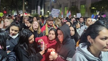 El centro de Resistencia se llenó de familias que protestaron por el femicidio de Cecilia Strzyzowski. 