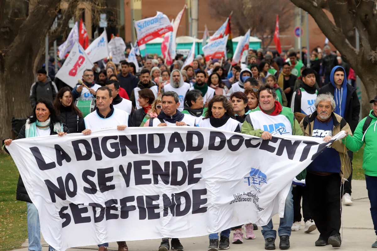 La marcha se realizó en el centro de la capital rionegrinas. Fotos: Marcelo Ochoa.