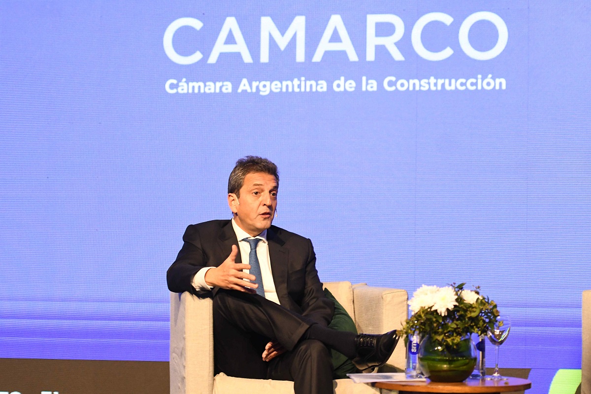Massa habló en la Cámara Argentina de la Construcción sobre el gasoducto Néstor Kirchner.  