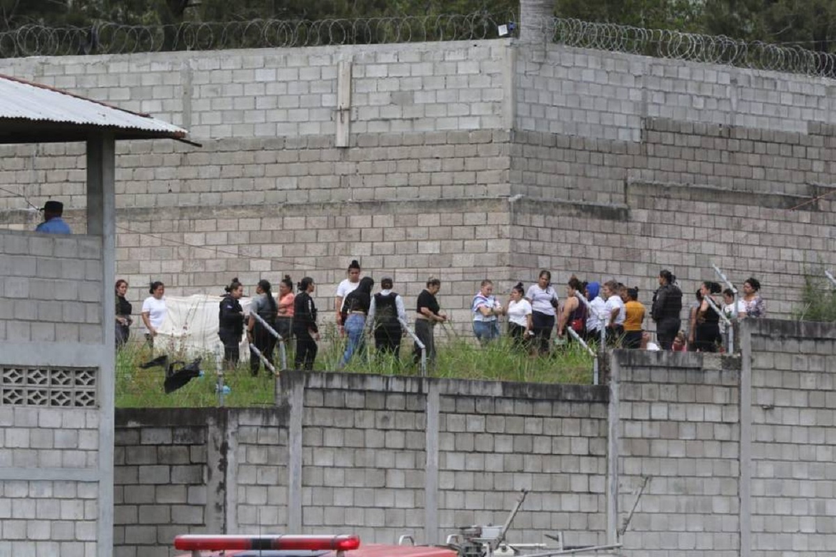 En la cárcel de mujeres del municipio de Támara, cerca de Tegucigalpa, hubo violentos enfrentamientos entre las reclusas. 