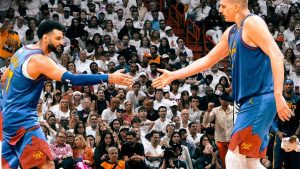 Denver Nuggets venció a Miami Heat en la NBA: Messi tuvo su bienvenida en el estadio