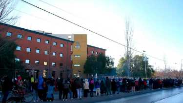 Más de 9 mil personas se fueron a anotar para cubrir puestos de porteros en Neuquén. Foto: Matías Subat
