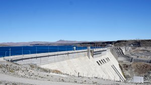 Proponen cobrar un canon por el uso del agua de los ríos a las nuevas concesionarias de las represas