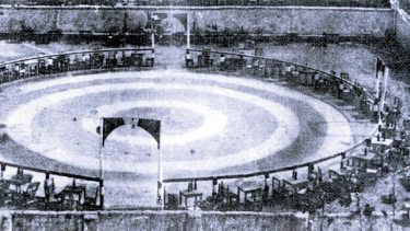 Una de las pistas de baile de la ciudad, ubicada en el barrio Villa Florencia. (FOTO: Gentileza museo Paraje Confluencia)