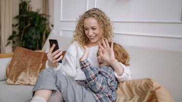 La nueva tendencia en Twitter de compartir un chat con los padres