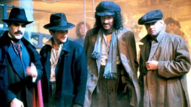 Los Queen en el backstage del videoclip del single "A Kind of Magic", parte de la banda de sonido del filme "Highlander".