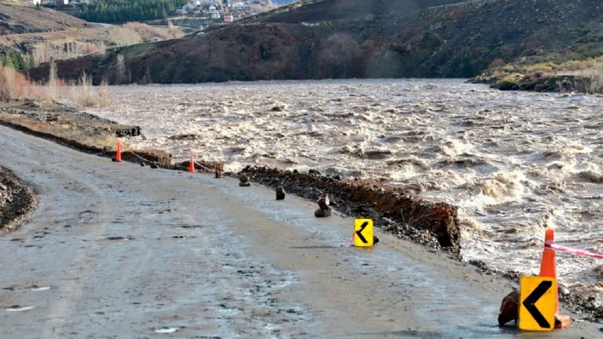 En junio un temporal azotó al norte neuquino y provocó la crecida del río Neuquén. Foto: gentileza gobierno.