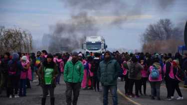 Hubo corte de ruta 22 y 6 en Roca contra la represión en Jujuy. Foto: Alejandro Carnevale