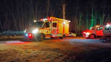 Una mujer embarazada quedó atrapada en su auto y la rescataron en Roca