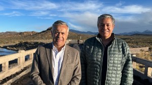 Figueroa estuvo en Mendoza y desde el puente de Malargüe exigió el asfalto para la Ruta 40