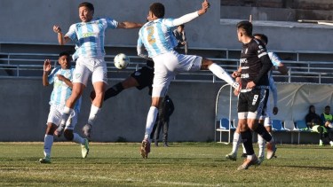 Sol de Mayo lo ganó por arriba, con tres de sus cuatro goles de cabeza. Foto: Mauricio Martín. 