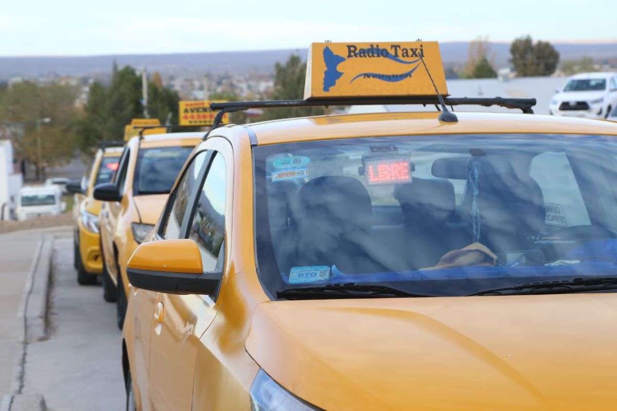 Taxistas de Neuquén pedirán al municipio otro aumento en la tarifa: "Nos quedamos muy atrás"