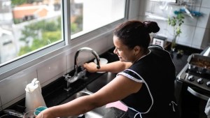 Aumento a empleadas domésticas: de cuánto es el incremento en junio