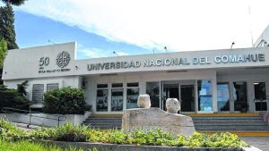 La Universidad del Comahue confirmó fechas de pago de salarios y explicó qué pasa con el recorte de fondos de Caputo