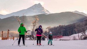 Ushuaia para disfrutar la nieve: esquiar en cerro Castor y pasear en el fin del mundo