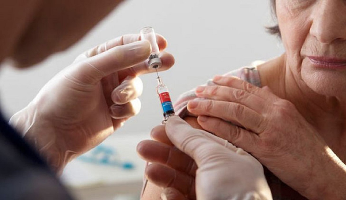 Jubilados y pensionados mayores de 65 años pueden vacunarse contra la gripe, en las farmacias de PAMI.-