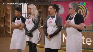 Juariu,  "El Turco" García, Vicky Xipolitakis y Juanse visitaron MasterChef Argentina. Foto: Captura Telefé
