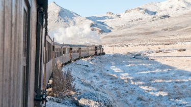 En esta temporada de Invierno 2023 podes vivir una experiencia única viajando por la Patagonia en La Trochita. Fotos y videos:  Rodrigo Infantino. En las redes: @LaTrochitaChubut.