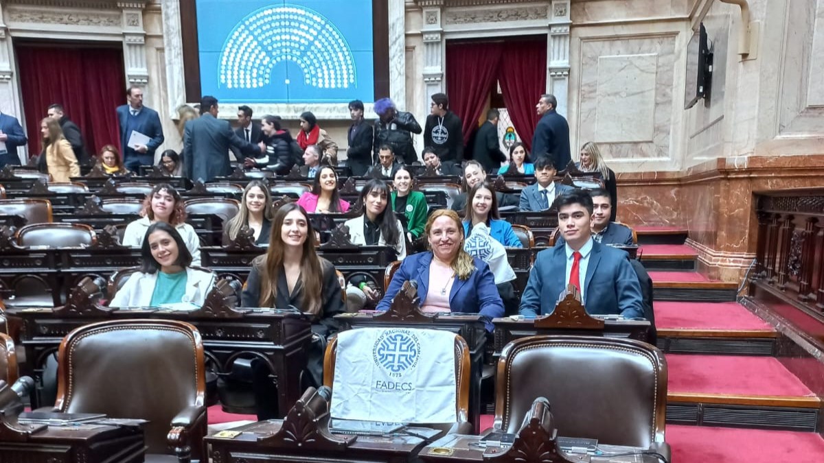 Estudiantes de abogacía de la Universidad del Comahue con sede en Roca, viajaron al Congreso a participar del Cambio de Roles. Foto Gentileza.