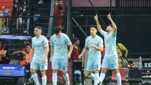 Racing goleó a Colón e Independiente le ganó un partido clave a Huracán