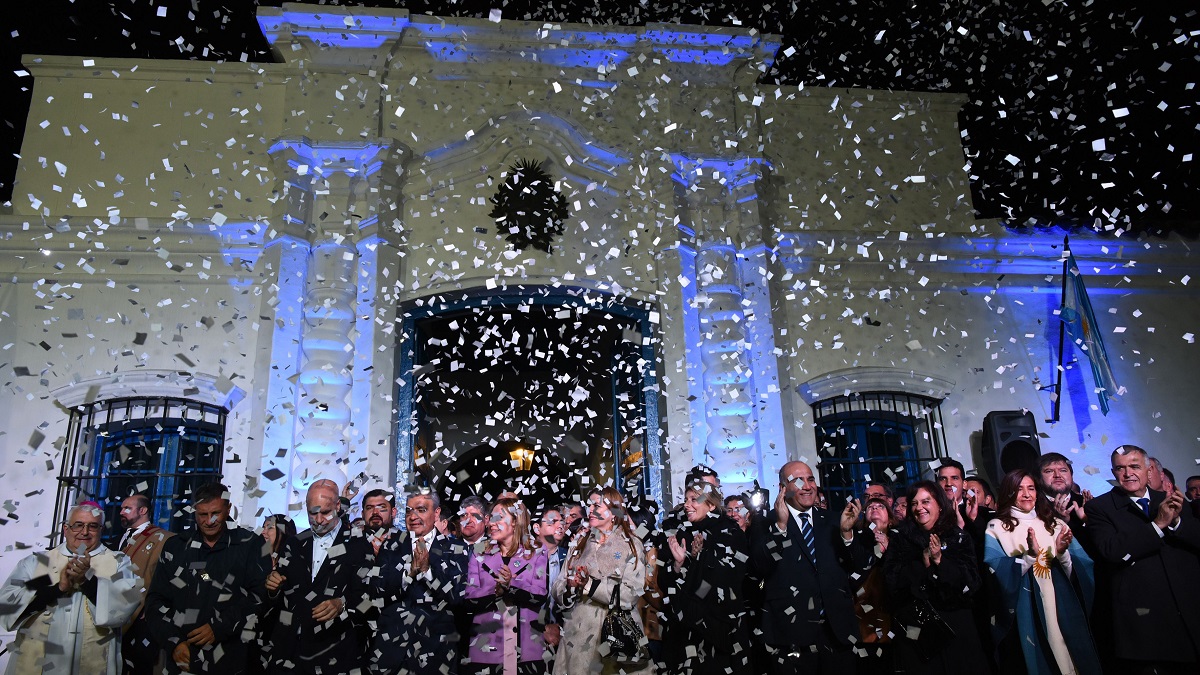 Anoche, comenzaron los festejos por el Día de la Independencia en Tucumán. Foto Télam.