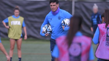 Germán Portanova dirigió la primera práctica en Auckland. (Foto: Télam)