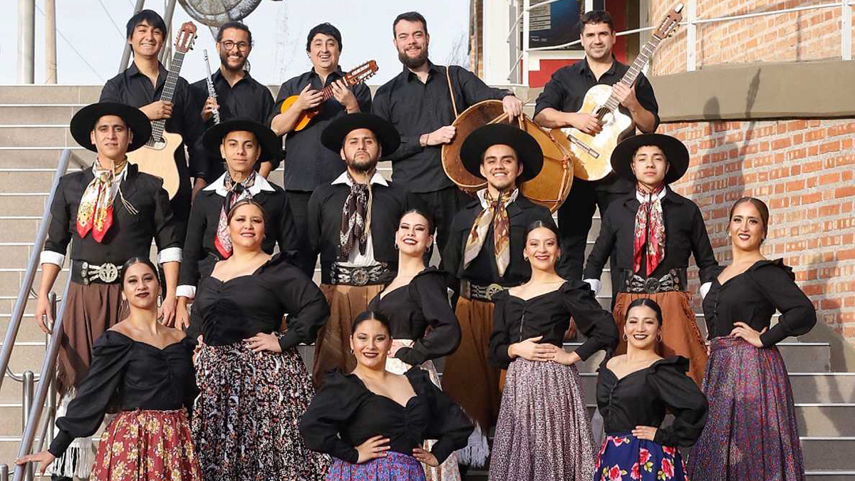 Los embajadores del folclore son rionegrinos. El conjunto de músicos y bailarines que mostrará la música popular argentina. Foto: gentileza