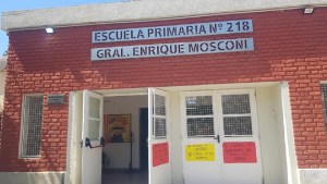 Continúa el reclamo de familiares por problemas edilicios en una escuela de Catriel: exigen un nuevo edificio