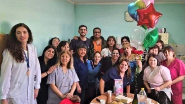 La enfermera fue saludada y agasajada por sus colegas. Foto: Gentileza.