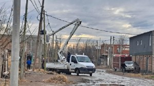 Un barrio de Cipolletti tendrá servicio eléctrico y dejará de utilizar una red precaria