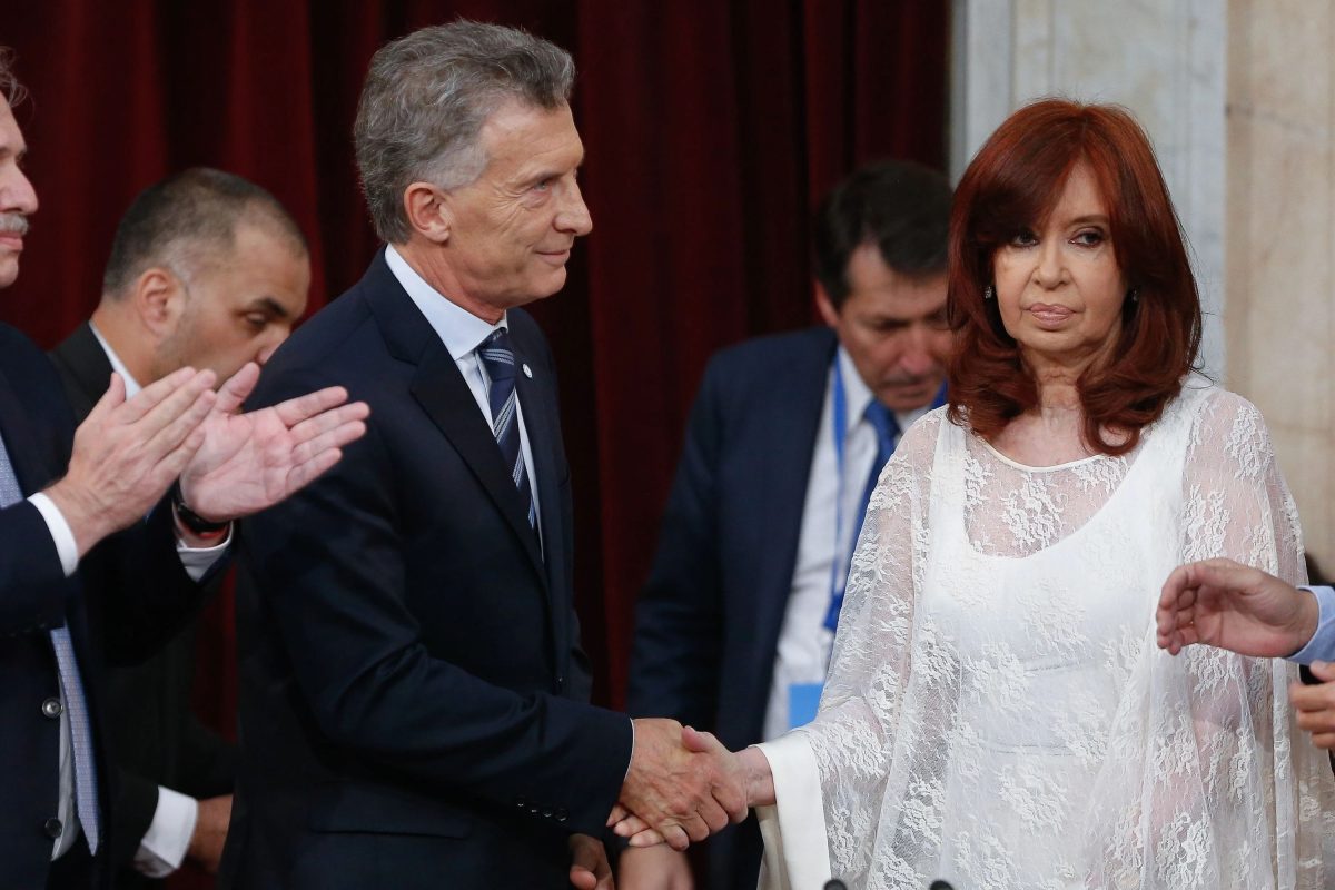 Mauricio Macri y Cristina Kirchner tuvieron un tenso ida y vuelta por Twitter.