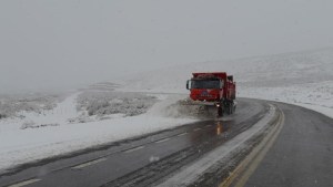 Continúan las restricciones para camiones y colectivos en la Ruta 23, en la Cordillera de Río Negro