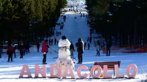 La emoción de aprender a esquiar en el norte neuquino: «Antes lo veíamos en la tele, ahora lo podemos hacer»