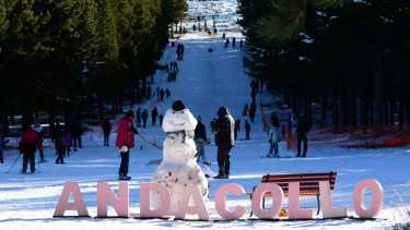 La emoción de aprender a esquiar en el norte neuquino: «Antes lo veíamos en la tele, ahora lo podemos hacer»