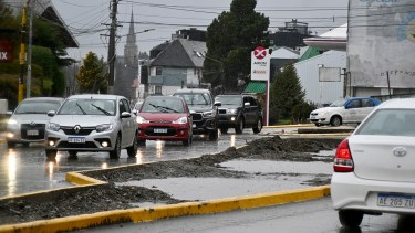 La zona del Monolito de bariloche es uno de los nudos más dramáticos del tránsito. Foto: Chino Leiva