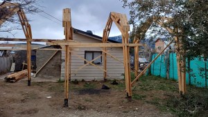 Cien jóvenes de Bariloche construirán viviendas modulares de madera