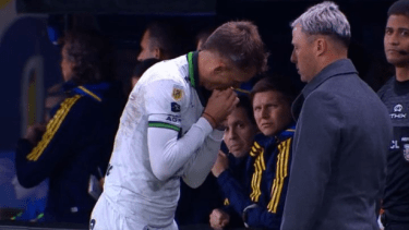 Boca aprovechó un insólito momento ante Sarmiento para liquidar el partido. 