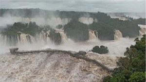 Imágenes impactantes de las Cataratas del Iguazú: la Garganta del Diablo permanece cerrada