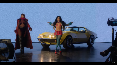 Lali sacó su nuevo tema "Quienes son?" junto a Moria Casan. 