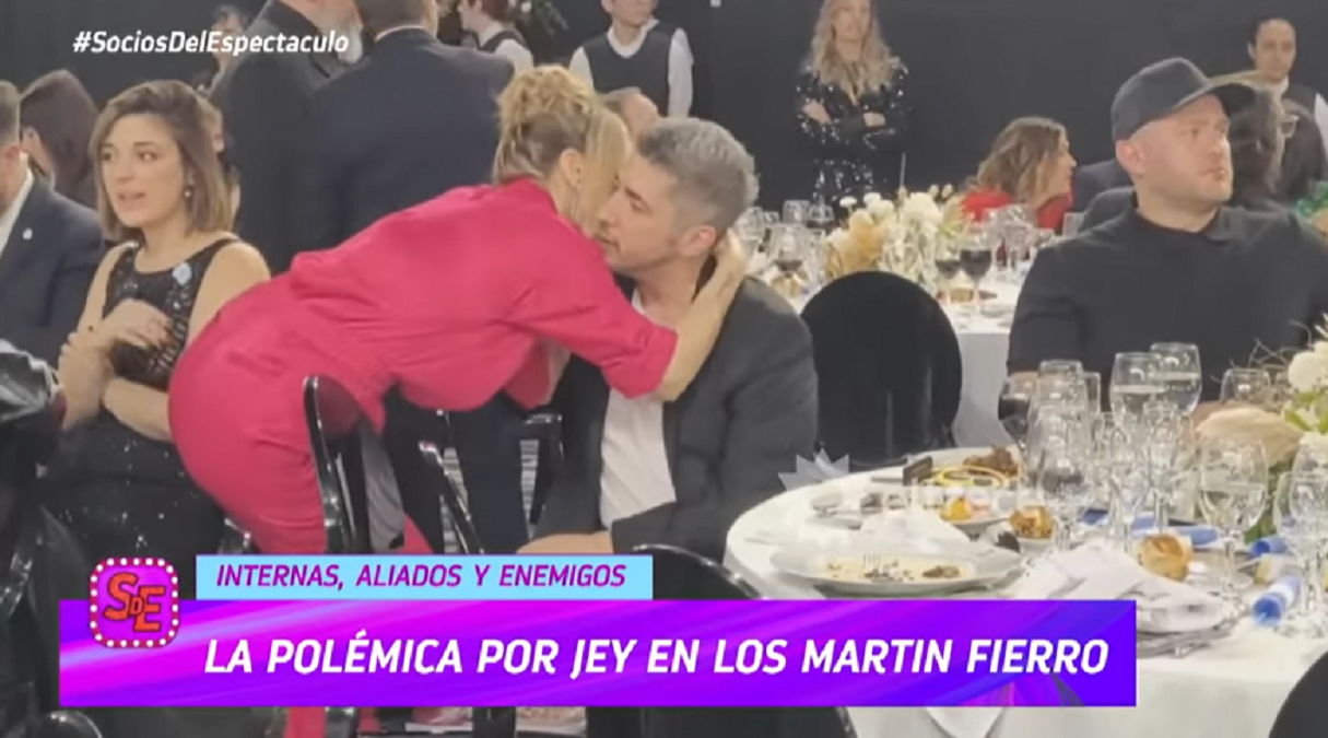 Caramelito también se solidarizó con Jey Mammon en los Premios Martín Fierro 2023. 