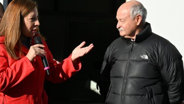 Arabela carreras y Carlos Aristegui, en campaña por la intendencia de Bariloche. Foto: Archivo/ Chino Leiva