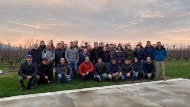 Comitiva. Los productores neuquinos viajaron a Chile a recoger experiencias de éxito.